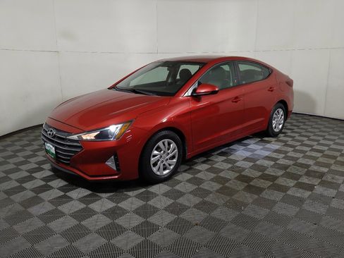 Used 2019 Hyundai Elantra SE FWD image 2