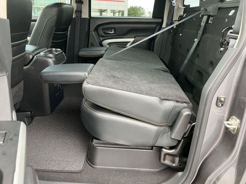 Used 2018 Nissan Titan SL w/ Chrome Package AWD/4WD image 27