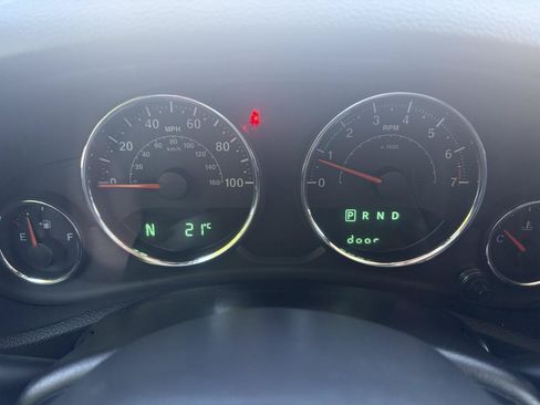 Used 2018 Jeep Wrangler Unlimited Sahara AWD/4WD image 11