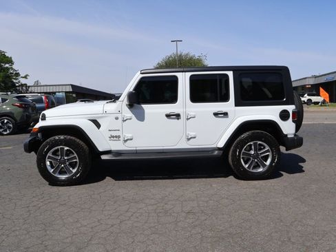 Used 2020 Jeep Wrangler Unlimited Sahara AWD/4WD image 9