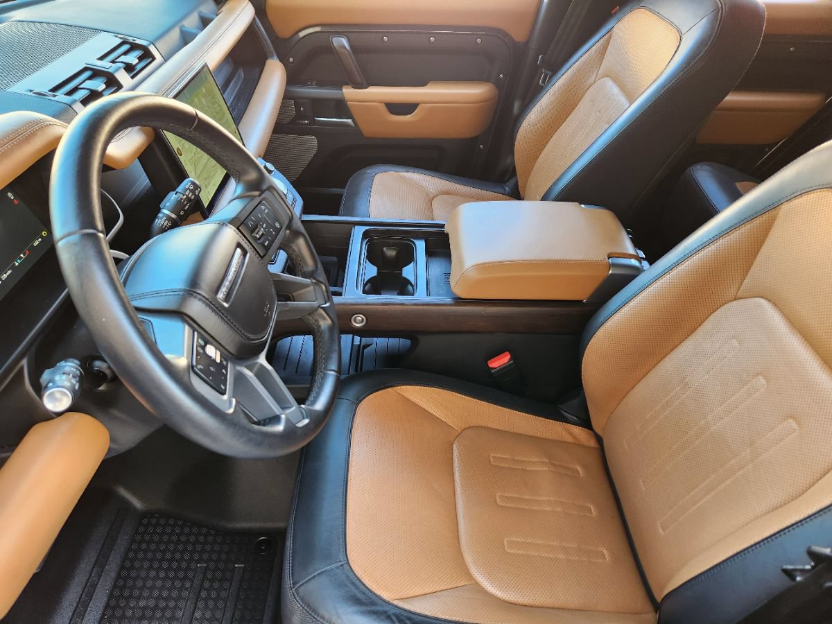 Used 2024 Land Rover Defender 130 X AWD/4WD image 31