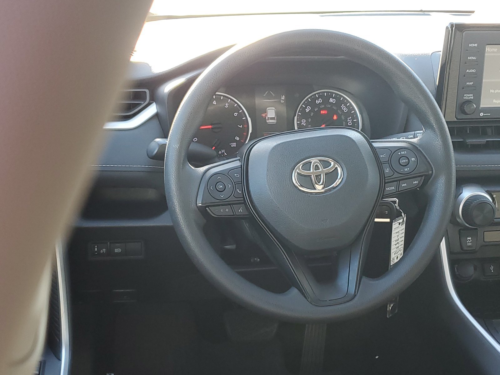 Certified 2021 Toyota RAV4 LE AWD/4WD image 12