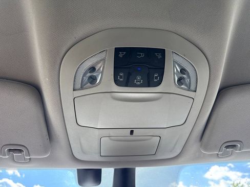 Used 2020 Chrysler Pacifica Touring-L Plus w/ Tire & Wheel Group FWD image 26