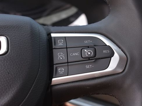 Used 2025 Jeep Compass Limited AWD/4WD image 16