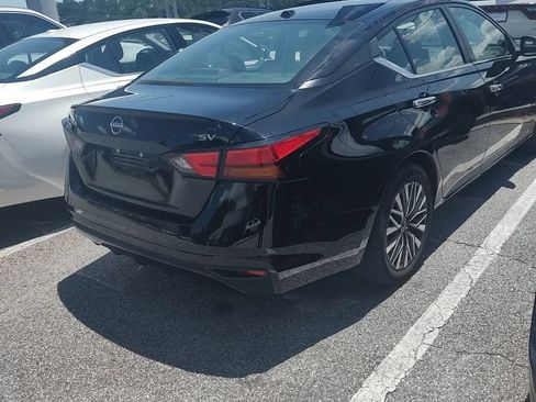 Used 2024 Nissan Altima 2.5 SV FWD image 3