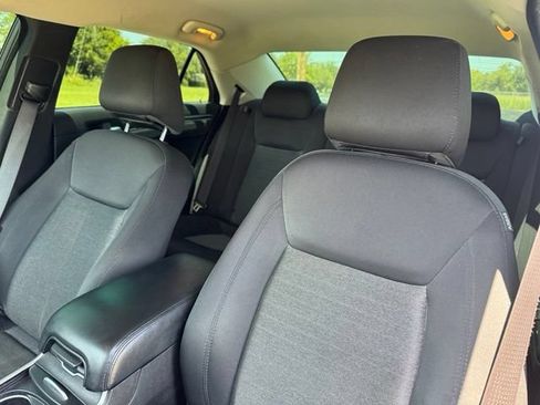 Used 2022 Chrysler 300 Touring w/ Sport Appearance Package RWD image 10