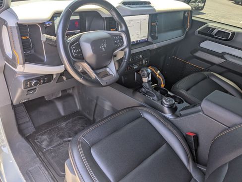 Used 2023 Ford Bronco Badlands w/ Sasquatch Package AWD/4WD image 16