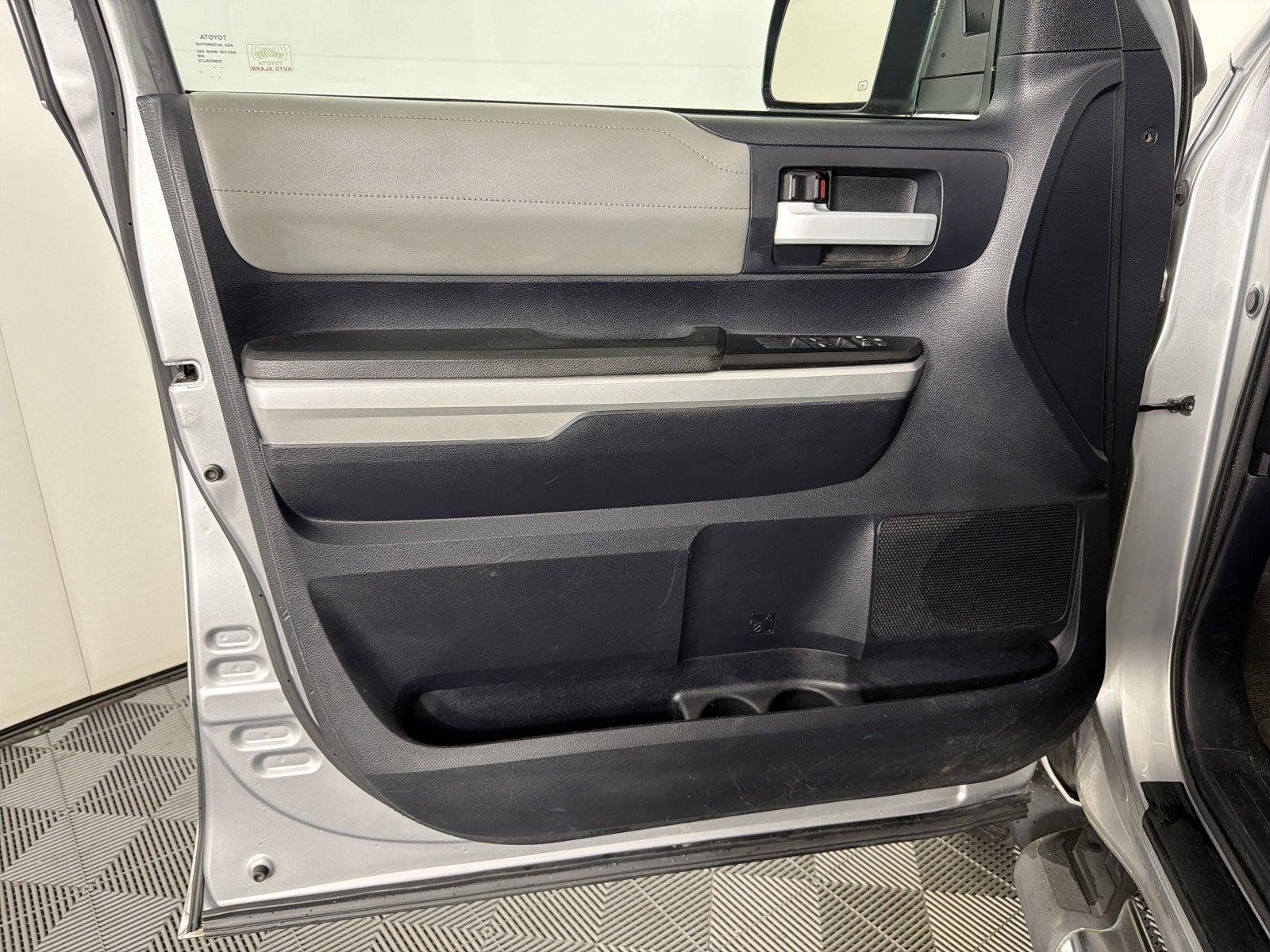Used 2014 Toyota Tundra Limited w/ Limited Premium Package AWD/4WD image 8