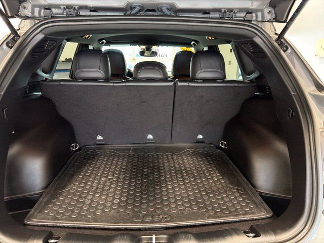 Used 2023 Jeep Compass Trailhawk w/ Trailhawk Convenience Group AWD/4WD image 14