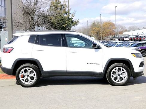 New 2026 Jeep Compass Latitude image 4