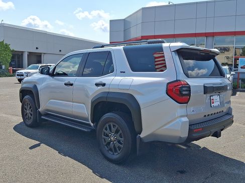 Used 2025 Toyota 4Runner SR5 AWD/4WD image 5