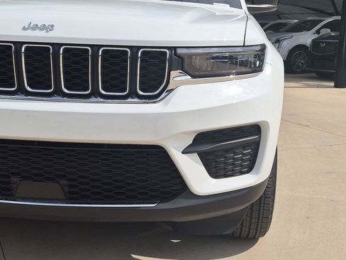 Used 2024 Jeep Grand Cherokee Laredo X RWD image 4