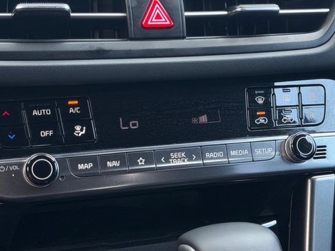 Certified 2025 Kia Seltos EX AWD/4WD image 22