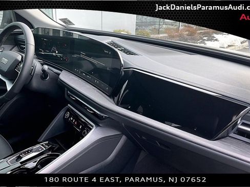 Used 2025 Audi Q5 Premium w/ Convenience Package image 14