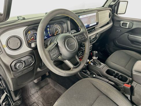 Used 2024 Jeep Wrangler Unlimited Sport AWD/4WD image 9