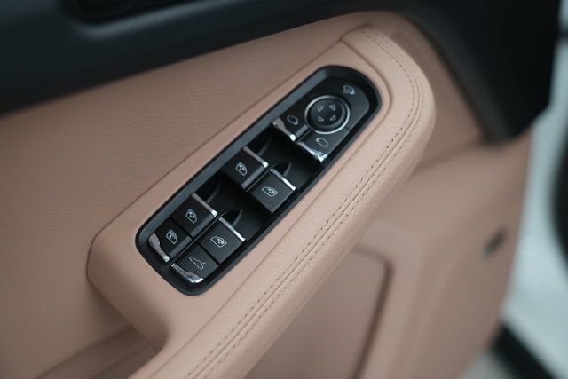 Certified 2026 Porsche Macan AWD/4WD image 30