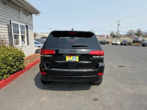 Used 2017 Jeep Grand Cherokee Altitude image 7