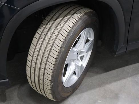 Used 2024 Toyota Highlander LE image 43