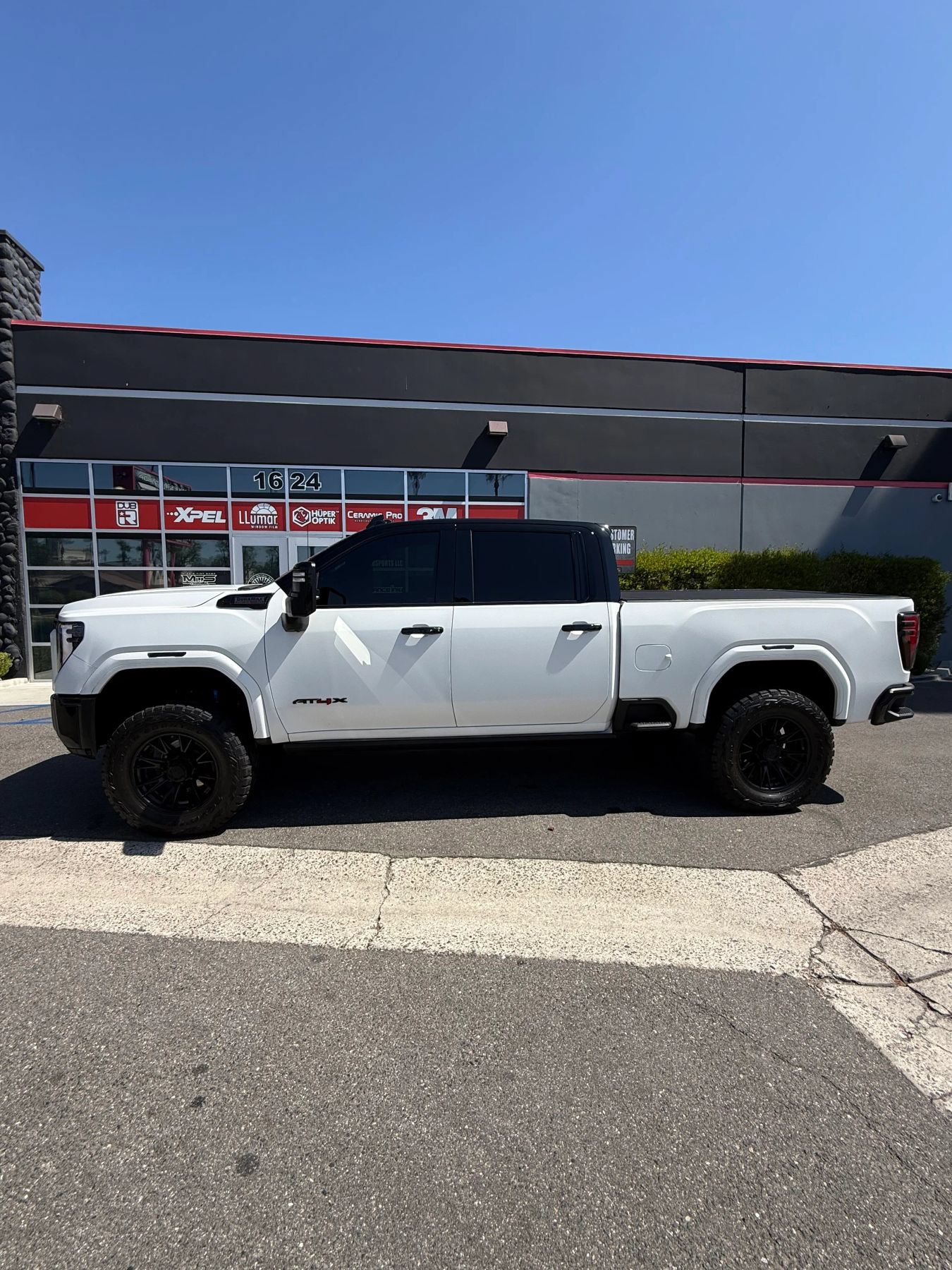 Used 2024 GMC Sierra 2500 AT4X AWD/4WD image 7