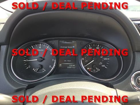 Used 2017 Nissan Rogue SV AWD/4WD image 23