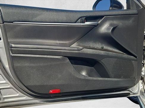 Used 2023 Toyota Camry SE FWD image 10