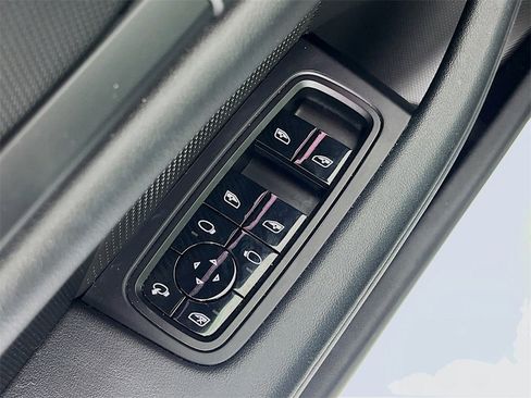 Used 2021 Porsche Taycan 4S image 9