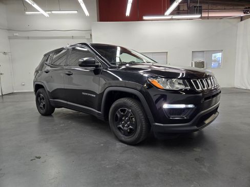 Used 2018 Jeep Compass Sport FWD image 4