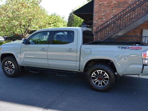 Used 2022 Toyota Tacoma TRD Sport w/ Technology Package AWD/4WD image 42
