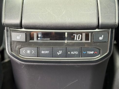 Used 2020 Toyota Highlander Platinum AWD/4WD image 11