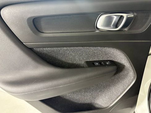 Used 2021 Volvo XC40 T5 Momentum image 31