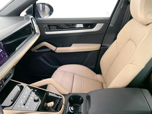 Certified 2026 Porsche Cayenne Coupe AWD/4WD image 29