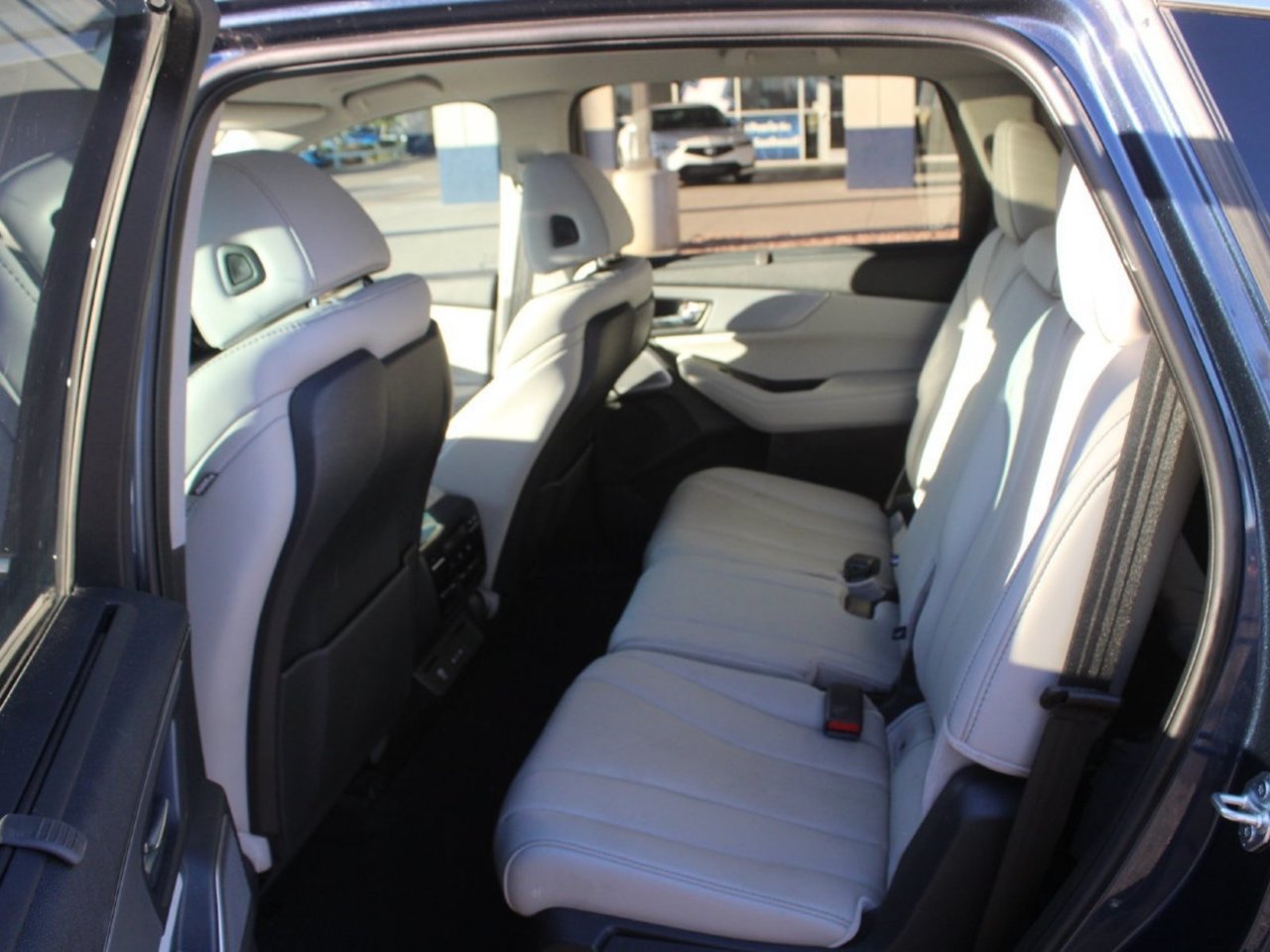 Used 2025 Acura MDX w/ Technology Package AWD/4WD image 11