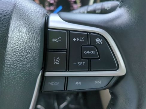 Used 2023 Toyota Highlander XLE AWD/4WD image 26
