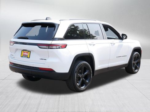 Used 2023 Jeep Grand Cherokee Limited w/ Black Appearance Package AWD/4WD image 6