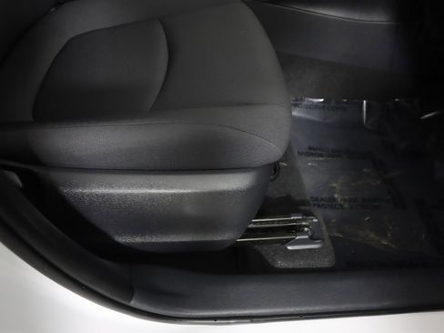 Used 2024 Toyota Corolla Cross LE image 28