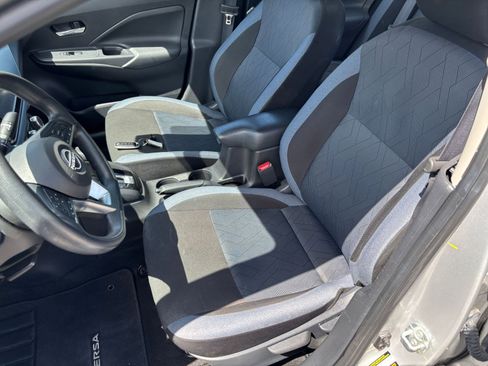 Used 2025 Nissan Versa SV FWD image 34