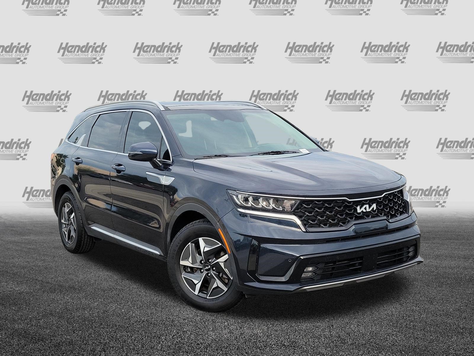 Used 2022 Kia Sorento EX w/ Panoramic Sunroof Package FWD image 2