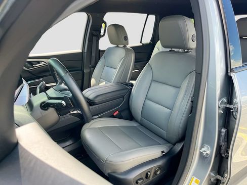 Used 2024 Chevrolet Traverse LT FWD image 21