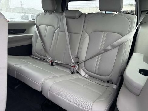 Used 2024 Jeep Wagoneer Series II w/ Flexible Seating Group AWD/4WD image 18
