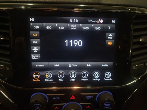 Used 2022 Jeep Grand Cherokee Limited w/ Tech Group image 25