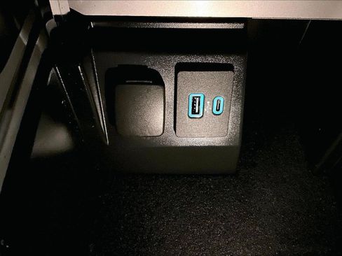 Certified 2021 Ford Explorer XLT w/ Equipment Group 202A image 32