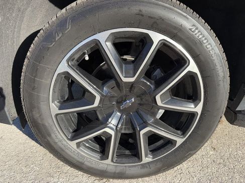 Used 2022 Chevrolet Suburban RST w/ Sport Performance Package image 46