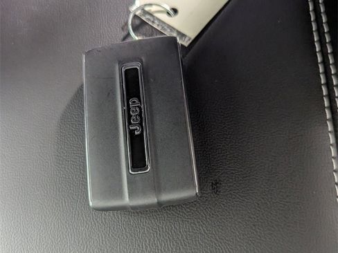 New 2025 Jeep Grand Cherokee Altitude image 27