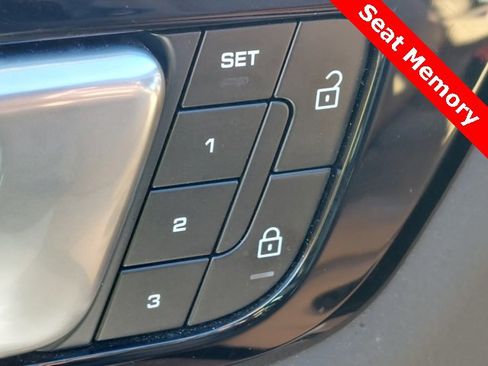 Used 2023 Porsche Cayenne Platinum Edition image 19