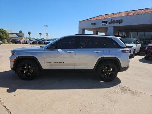 Certified 2023 Jeep Grand Cherokee Altitude AWD/4WD image 2