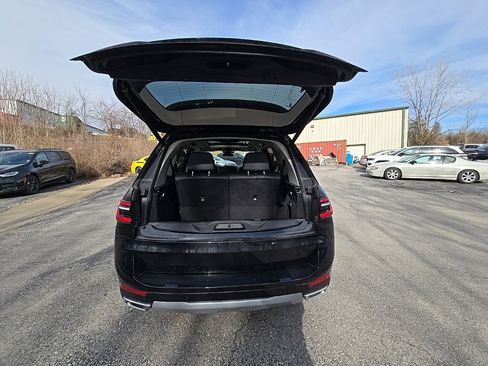 Used 2024 BMW X7 xDrive40i w/ Climate Comfort Package image 19