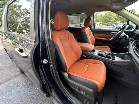 New 2026 Kia Carnival EX image 32