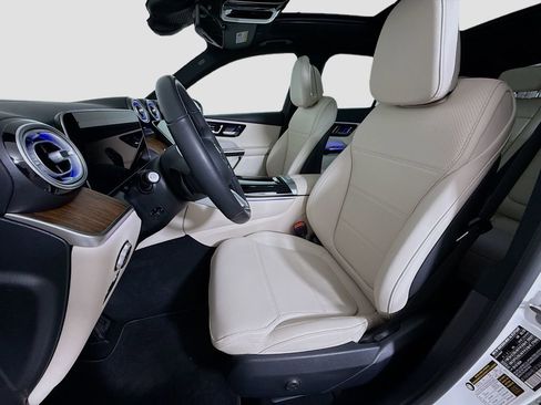 Used 2025 Mercedes-Benz GLC 300 4MATIC image 22