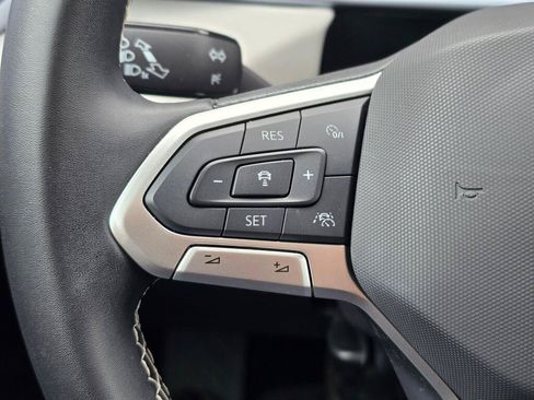 Certified 2025 Volkswagen Taos SE AWD/4WD image 29