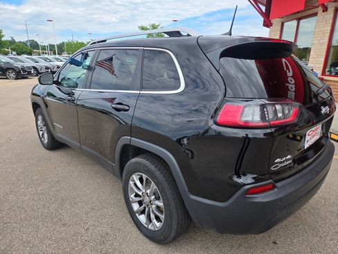 Used 2019 Jeep Cherokee Latitude Plus w/ Cold Weather Group AWD/4WD image 7